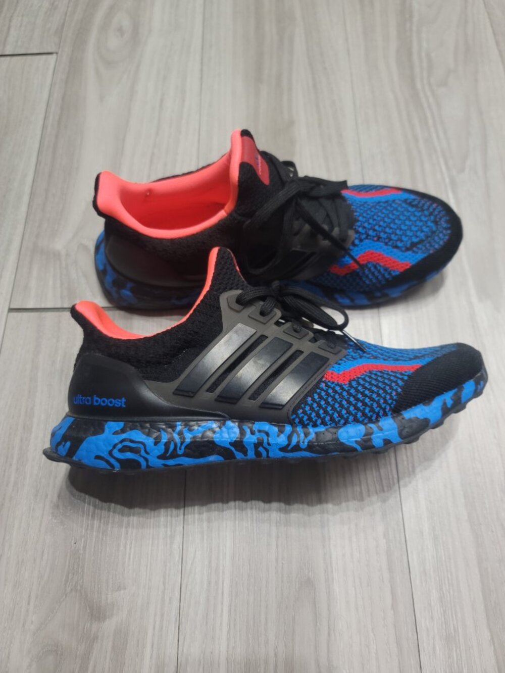 Adidas Ultraboost 5.0 black vivid red: 8.5 men